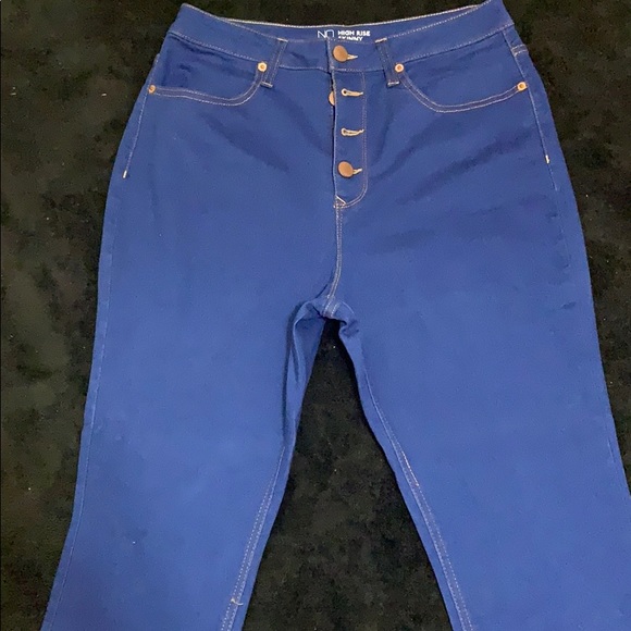 Blue high rise - Picture 2 of 3